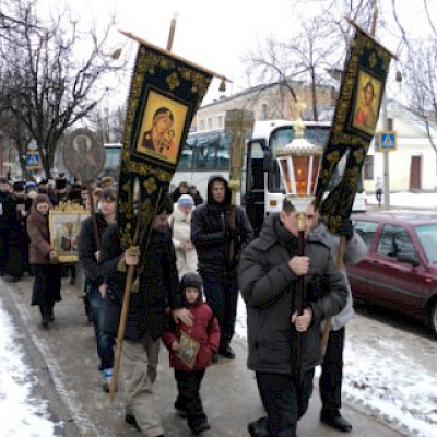 Городской крестный ход из храма свт. Василия Великого