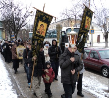 Городской крестный ход из храма свт. Василия Великого