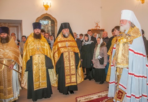 Праздничный молебен в храме Трех Святителей
