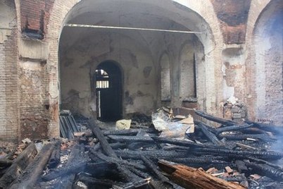 Требуется помощь: в Псковском районе сгорел храм Архангела Михаила