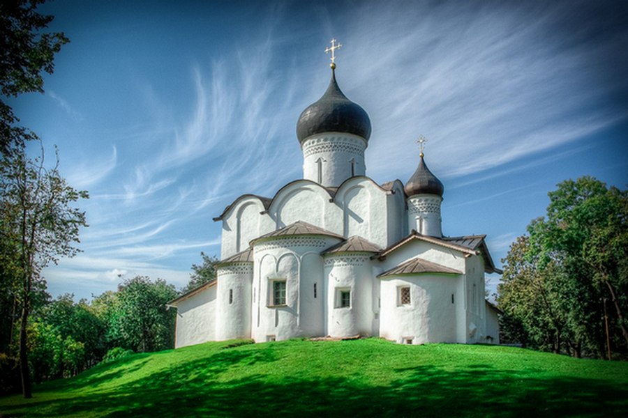 Храм свт. Василия Великого (на горке). Псков, 2014г. Фото А. Ануфриев